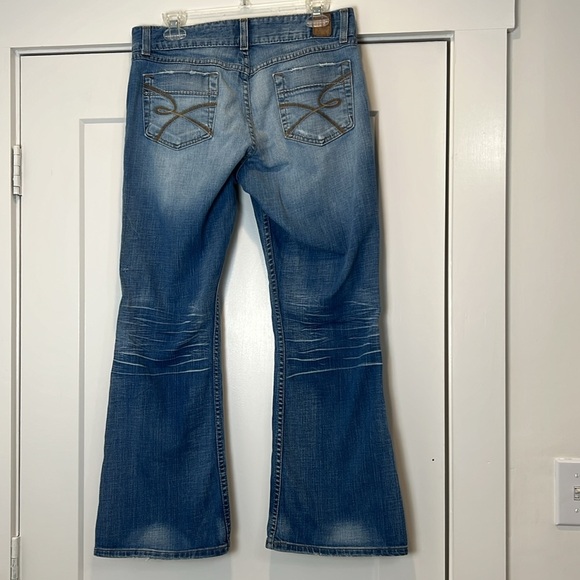 BKE Blue Flare Wide Leg Jeans with Classic Denim Style size 32x29 1/2. - Picture 4 of 9